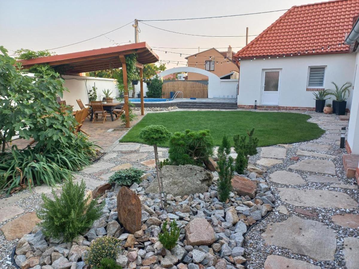 Apartmany Ellie Зноймо Экстерьер фото